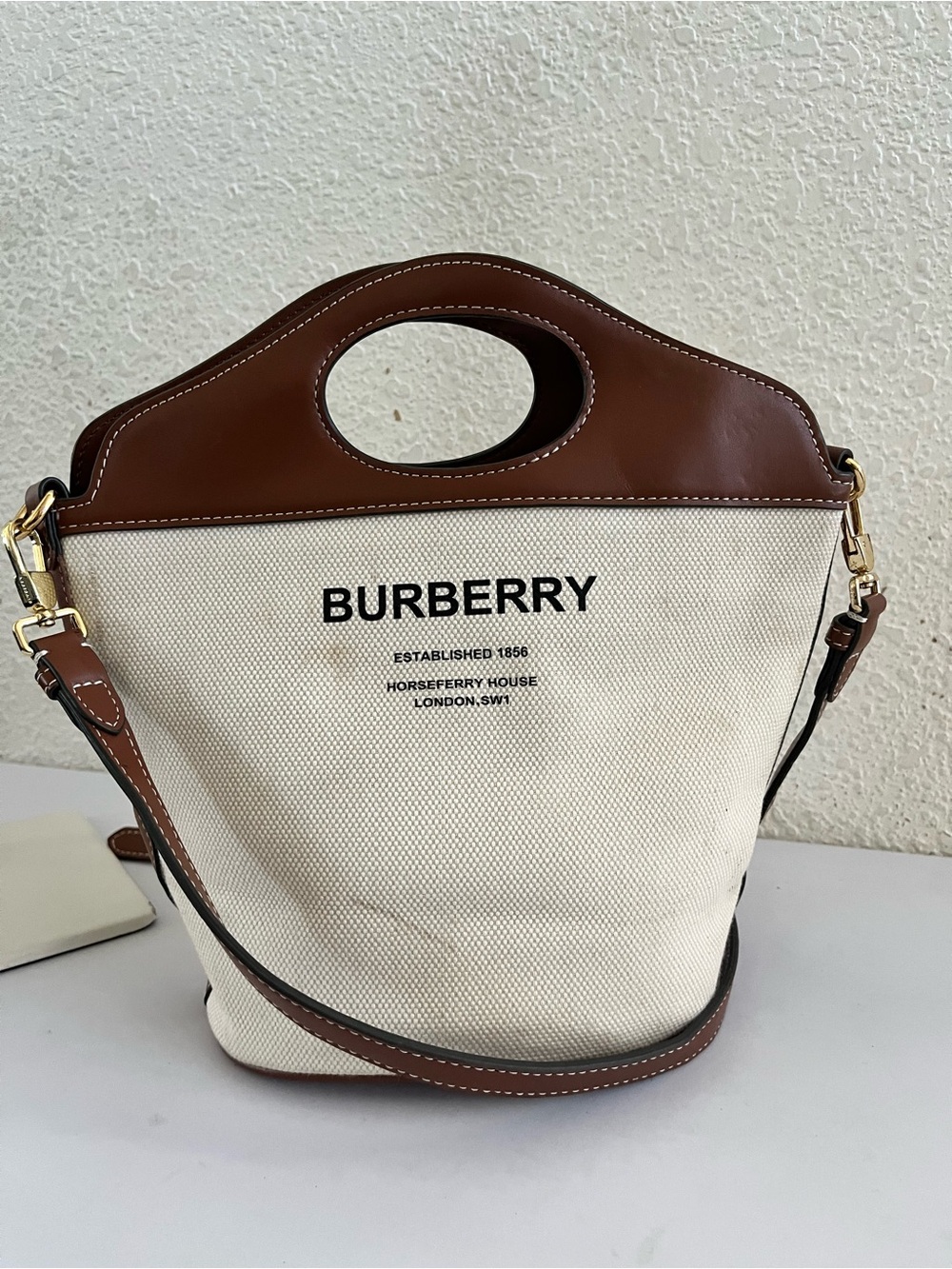 Burberry bucket bag
